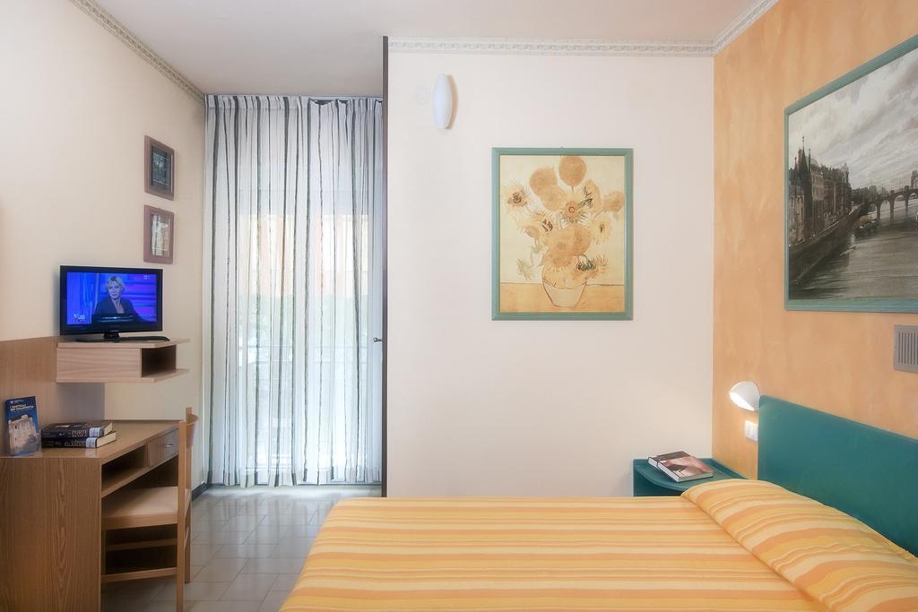 Hotel Marselli Rimini Exterior photo